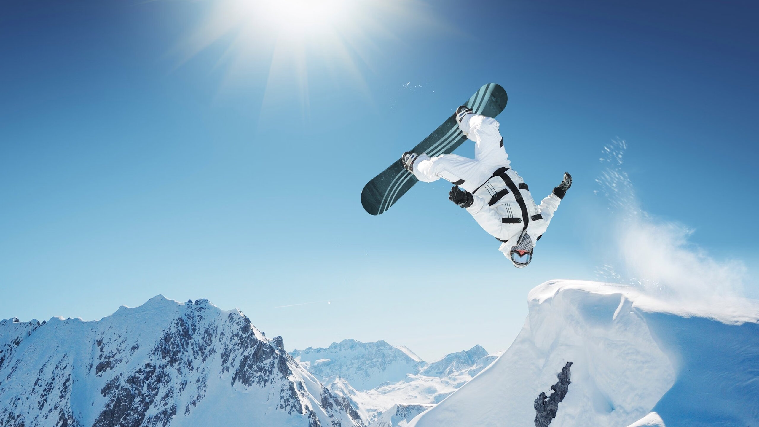 kaiyun体育app-英超激烈角逐，豪门纷纷奋战追赶